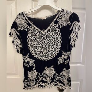 Solitaire navy blue embroidered v-neck top size M
